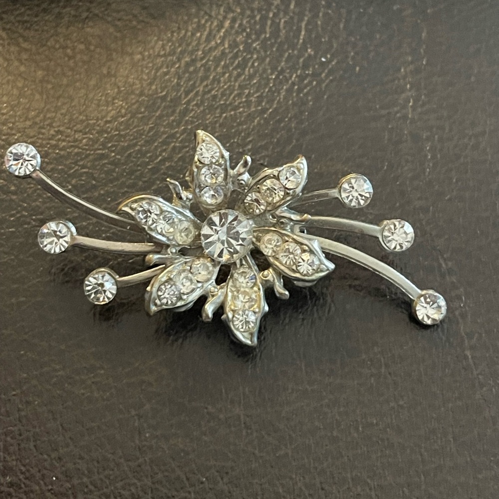 Elegant vintage Silver Crystal Floral Brooch